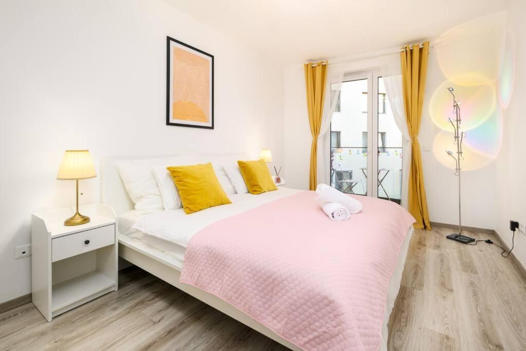 B104 - Liberty Bridge Lovely Home With Free Parking Budapest Esterno foto