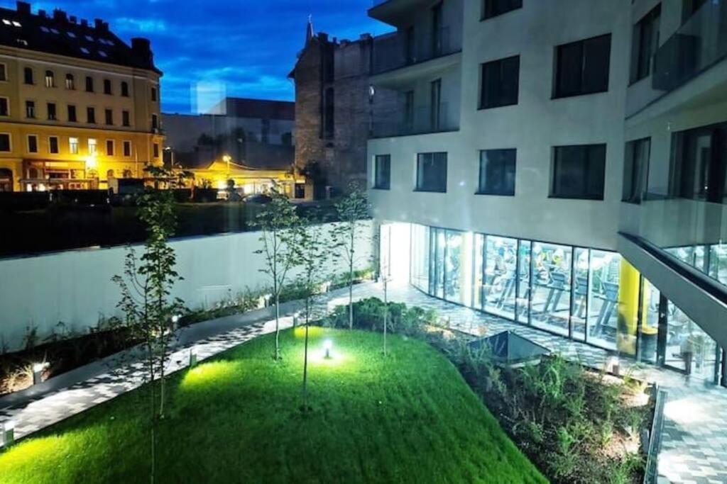 B104 - Liberty Bridge Lovely Home With Free Parking Budapest Esterno foto