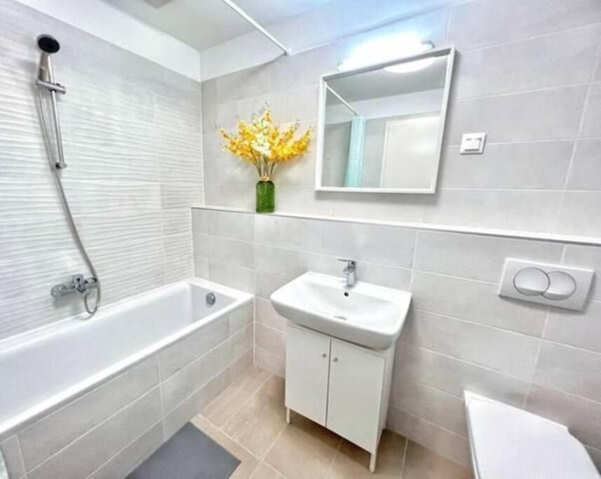 B104 - Liberty Bridge Lovely Home With Free Parking Budapest Esterno foto